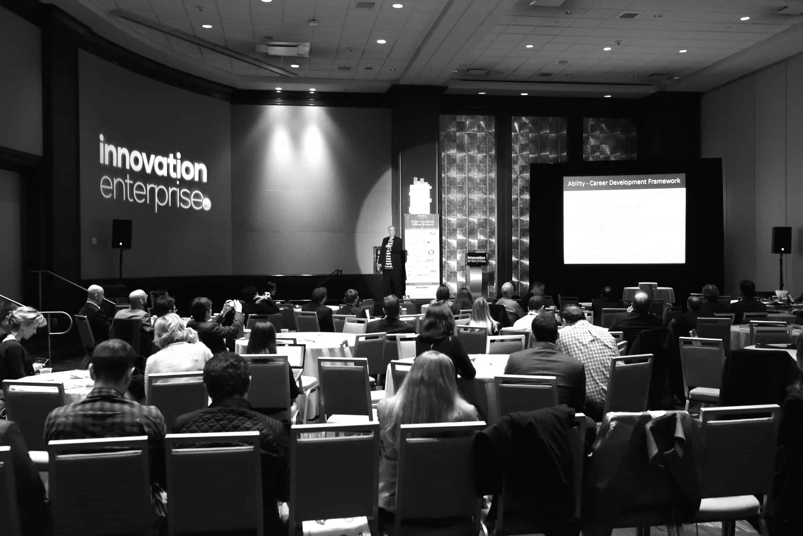 Audience development. Audience development. Выступление с презентацией. Бизнес мероприятия. Зал для конференций.